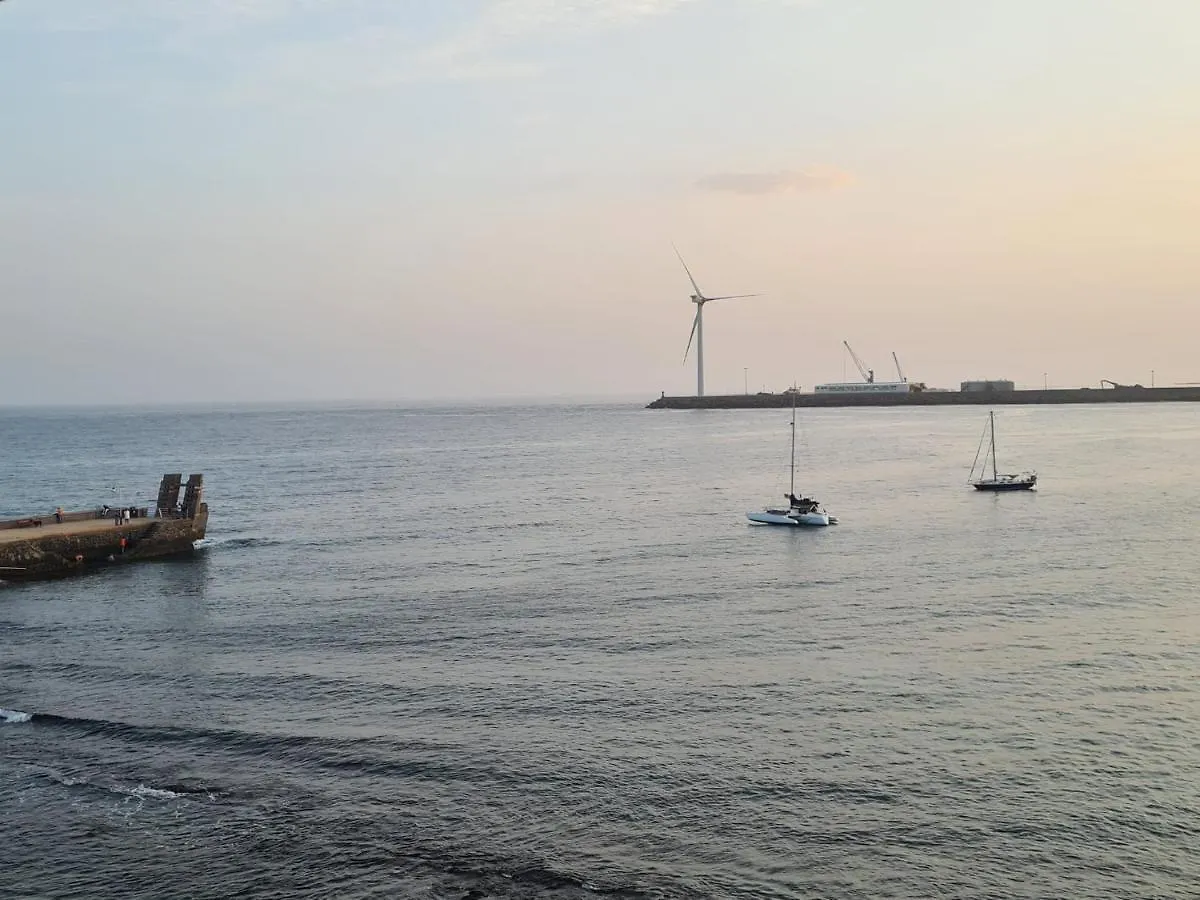 Arinaga Arena Y Mar Beach