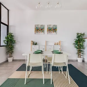 Home2book Lovely Beachfront Apartamento